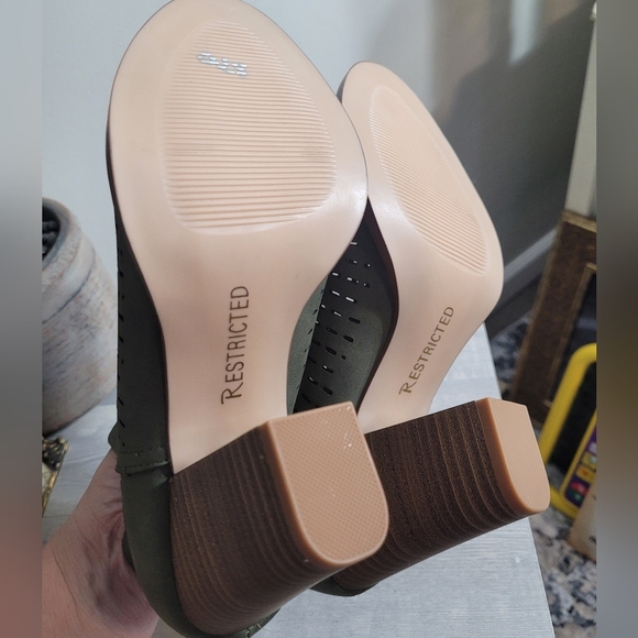 RESTRICTED Perforated Olive Peep Toe Ankle Booties 6.5 - Picture 4 of 5